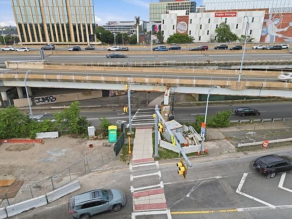 5th image of 60 Cross St E #319
