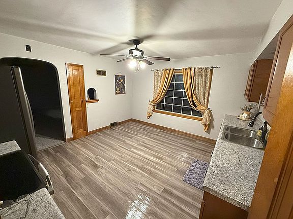 2nd image of 113 W Lincolnway St