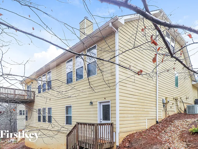 677 Longwood Pl — Photo 14