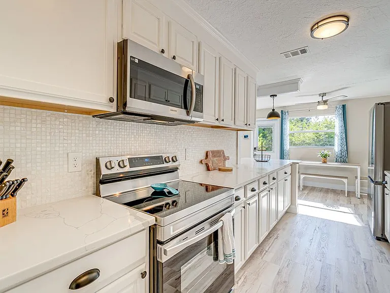 5065 White Ave — Photo 6
