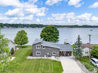 541 Eagle Point Rd, Lake Odessa, MI 48849