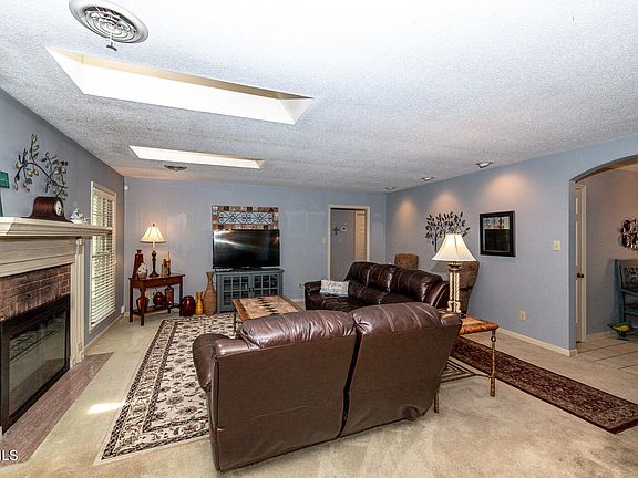 4th image of 108 Mayfair E #4