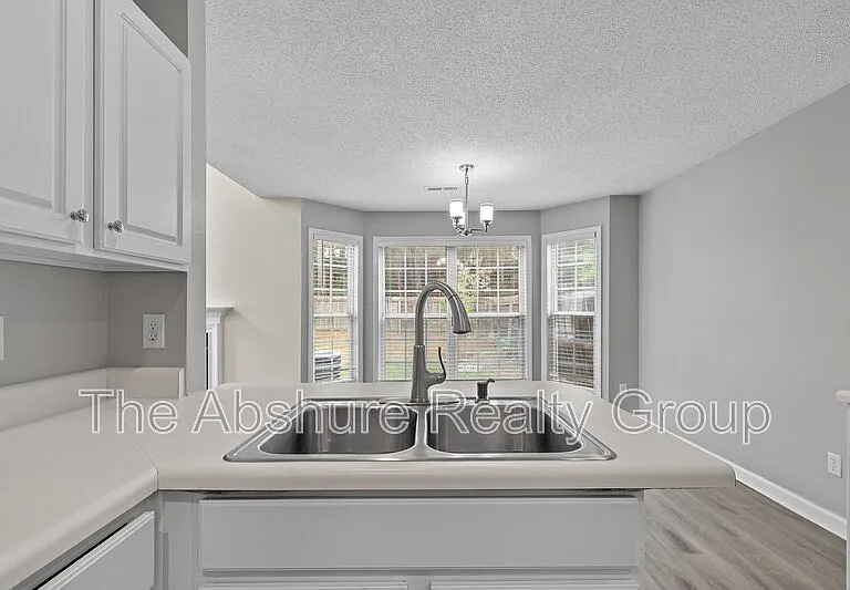 4224 Lake Woodard Dr — Photo 16