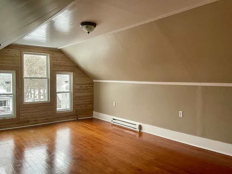 132 Everett St — Photo 4