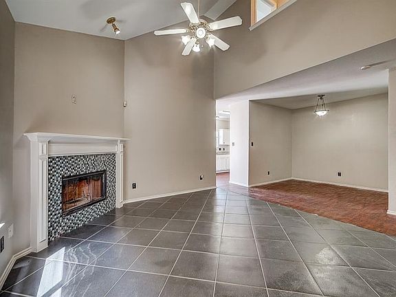 5th image of 1015 Lamar Ave