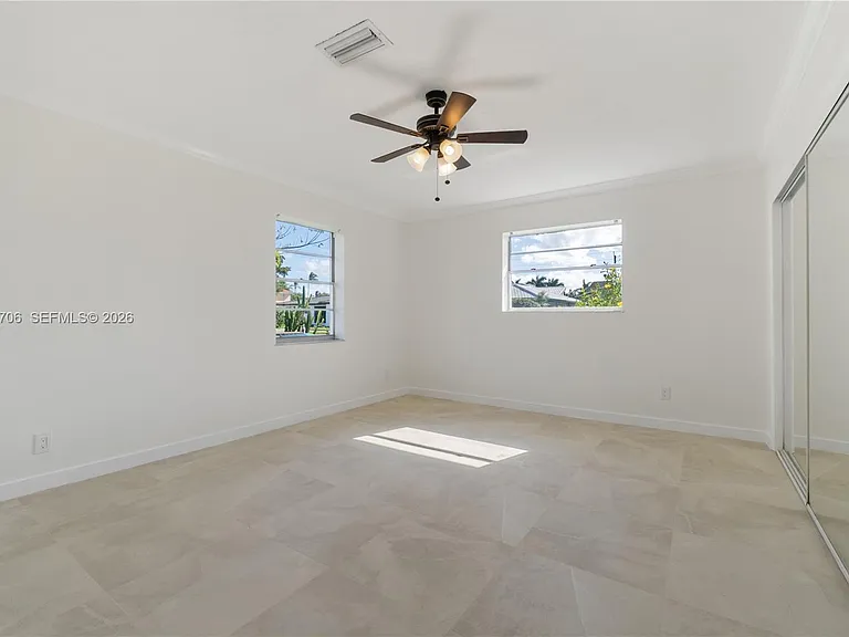 232 SE 6th St — Photo 30