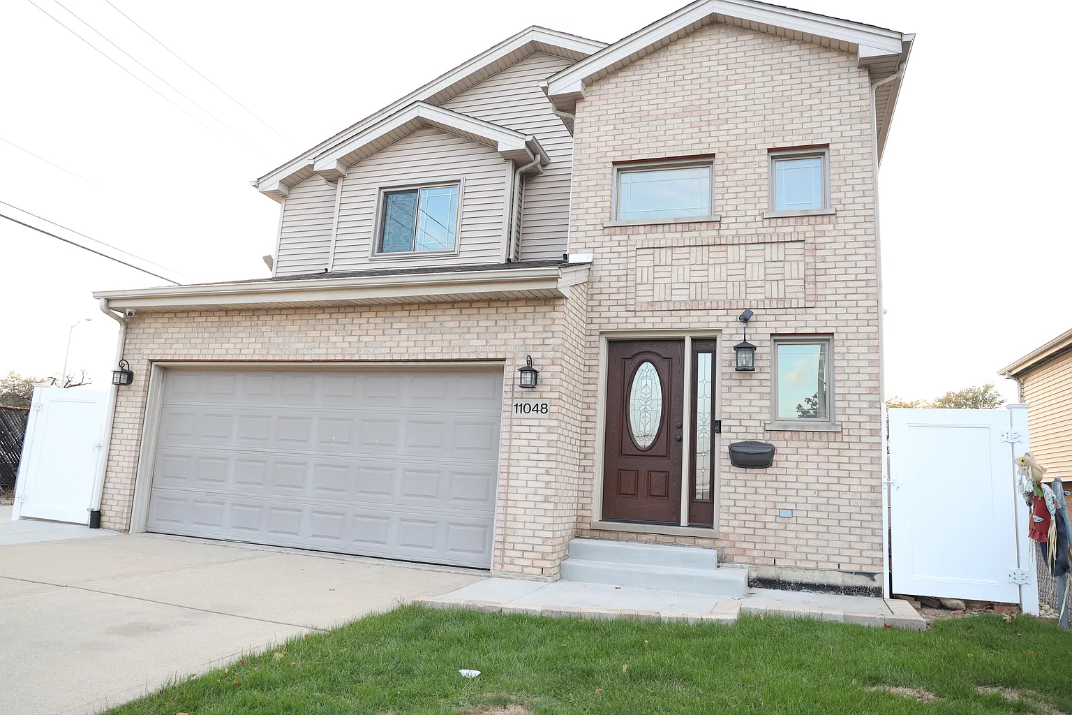11048 Menard Ave photo 1