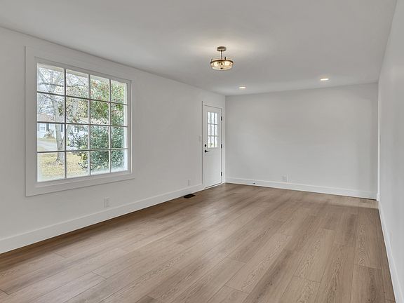 5th image of 196 Haven Dr