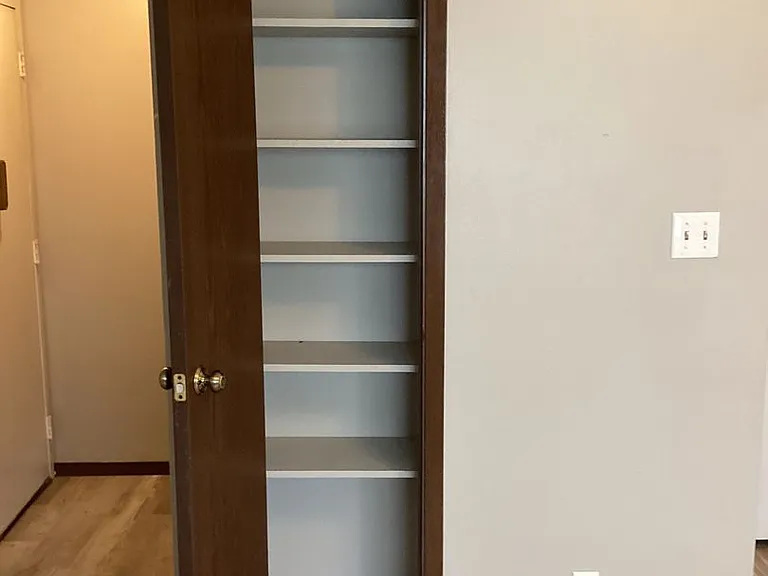 York Villa Apartments — Photo 10