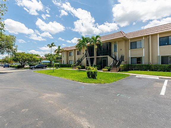 3rd image of 334 Lakeview Dr APT 103