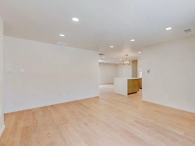 8005 Pickard Ave NE — Photo 8