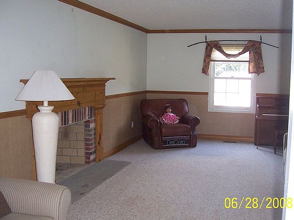 Living room w/ fireplace