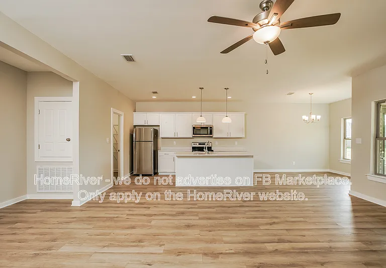 819 Temple St — Photo 4