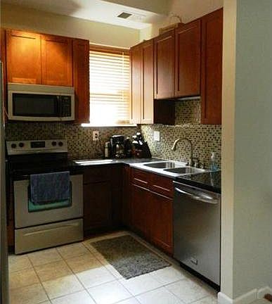 3rd image of 2005-2007 Lynch St #2005