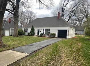 7932 Norwood Dr, Prairie Village, KS 66208