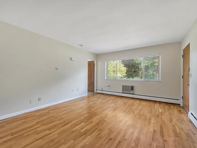 1410 Old Canton Ln — Photo 13