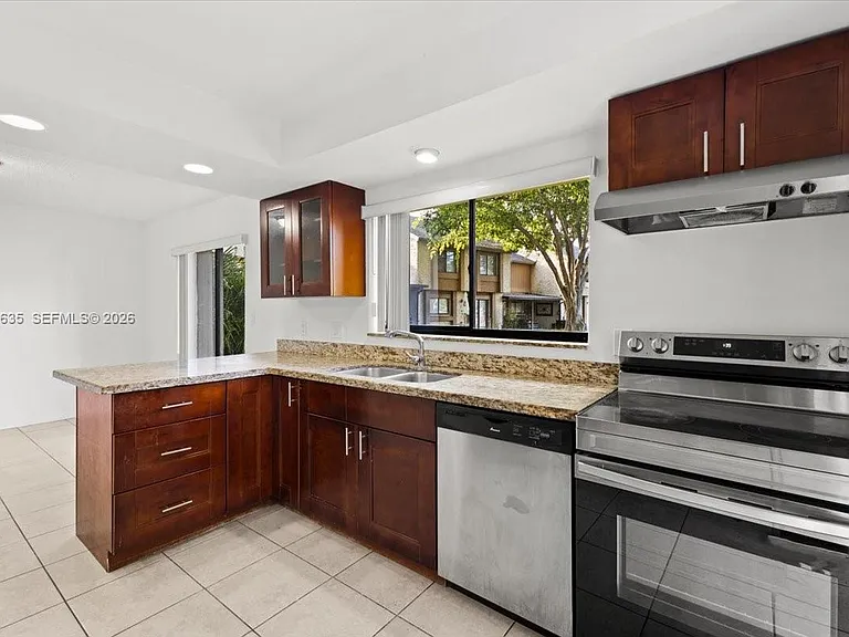 181 Wimbledon Lake Dr #181 — Photo 6