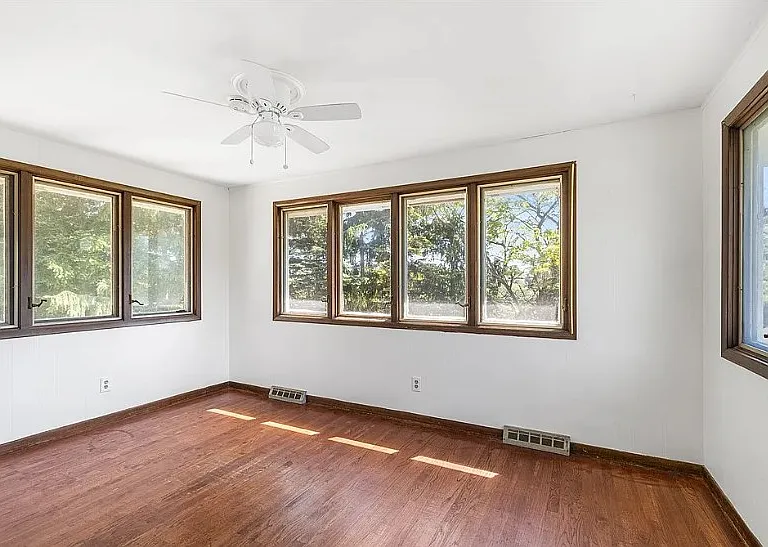 1138 N Glencove Rd — Photo 7