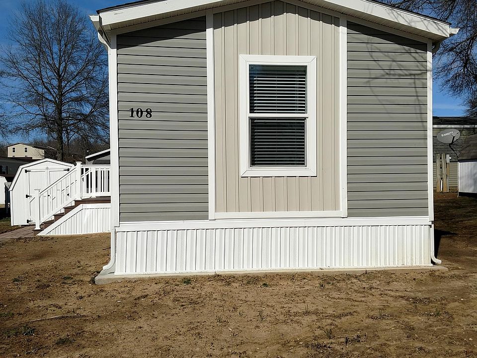 Exterior Image-1-Clayton Spreading Oaks Village