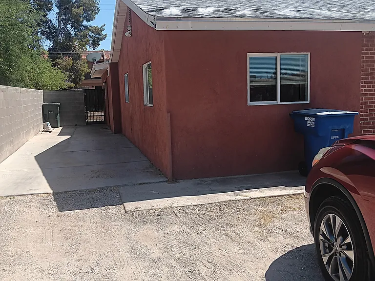 5510 E 20th St #2 — Photo 3