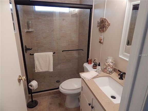 5th image of 410 Longwood Dr