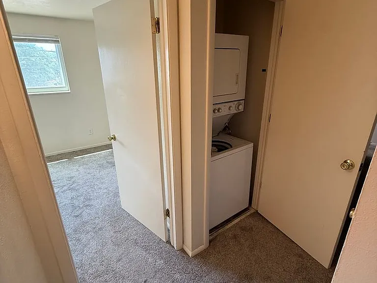 225 Terry St — Photo 16
