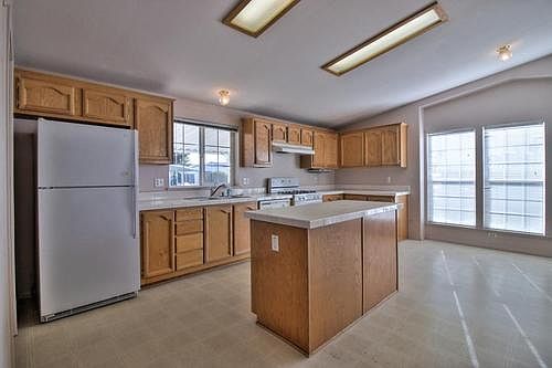 1st image of 498 Venecia Dr