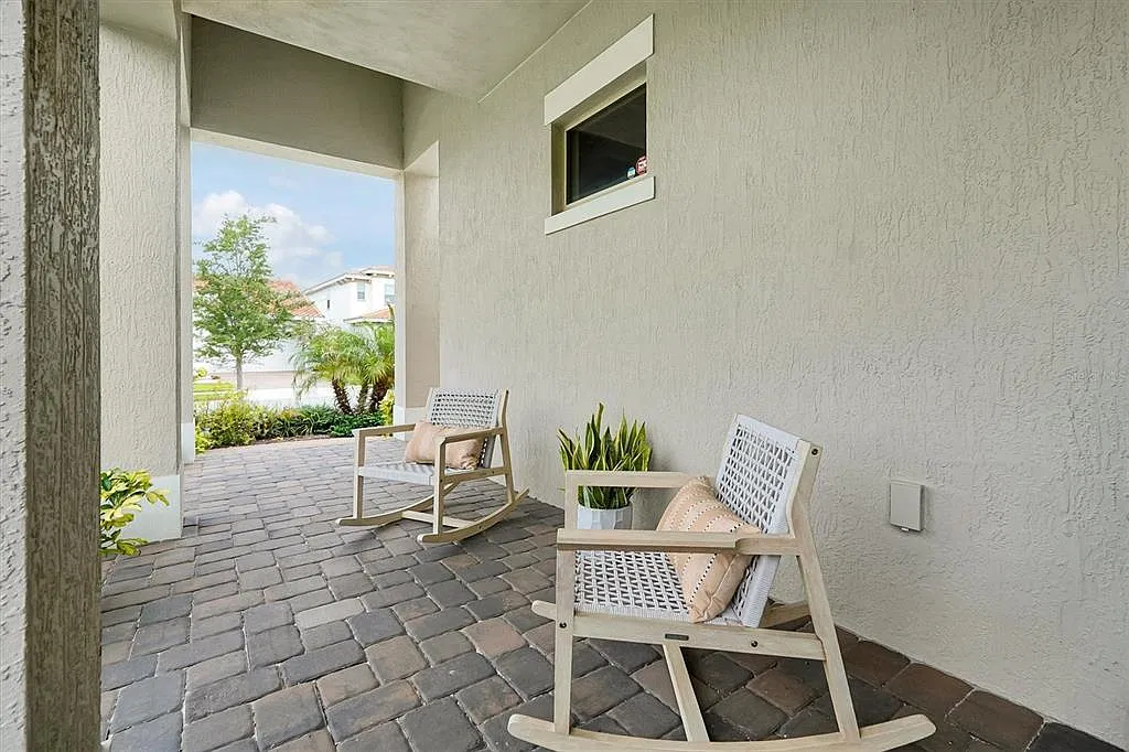 4 bed, 3.0 bath, 2364 sqft, $3,700 — Photo 4