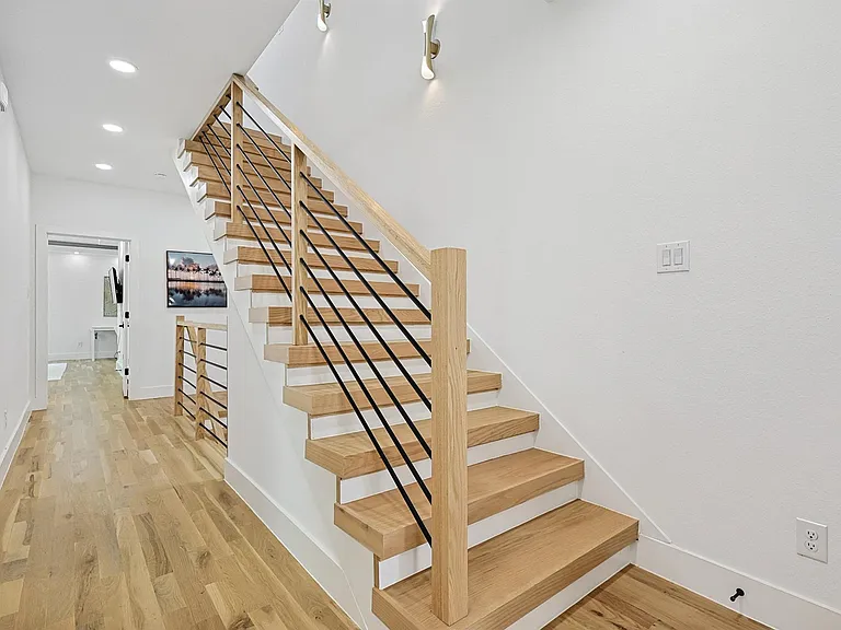 2347 Kings Rd — Photo 13