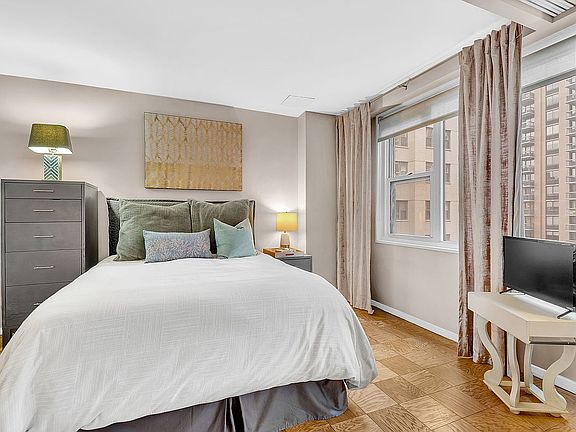 3rd image of 165 W 66th St APT 12S