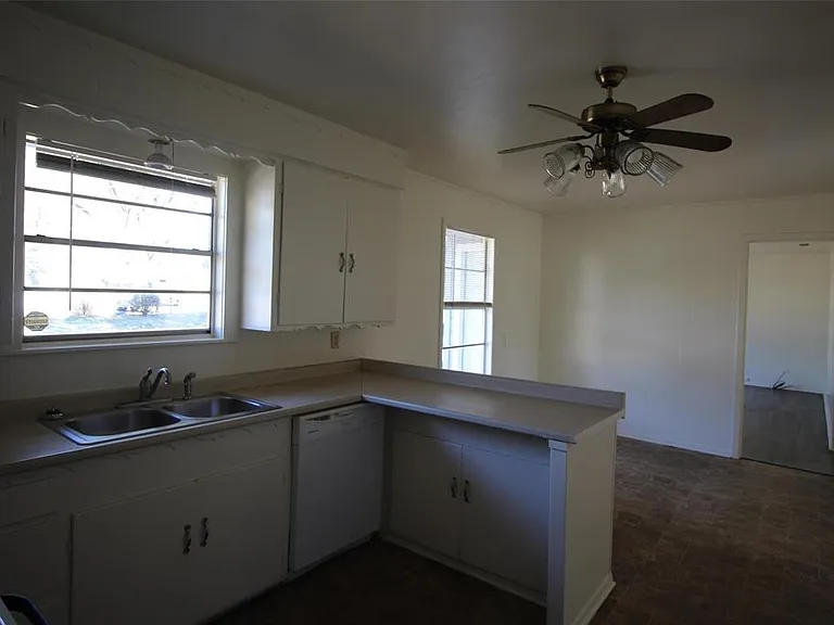 605 W Hill St — Photo 5