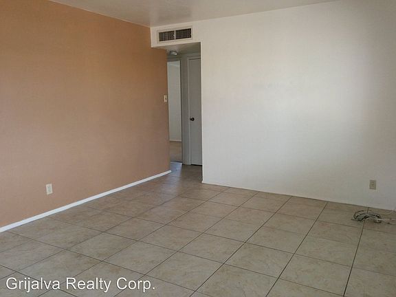 3rd image of 1402 E Elm St #1