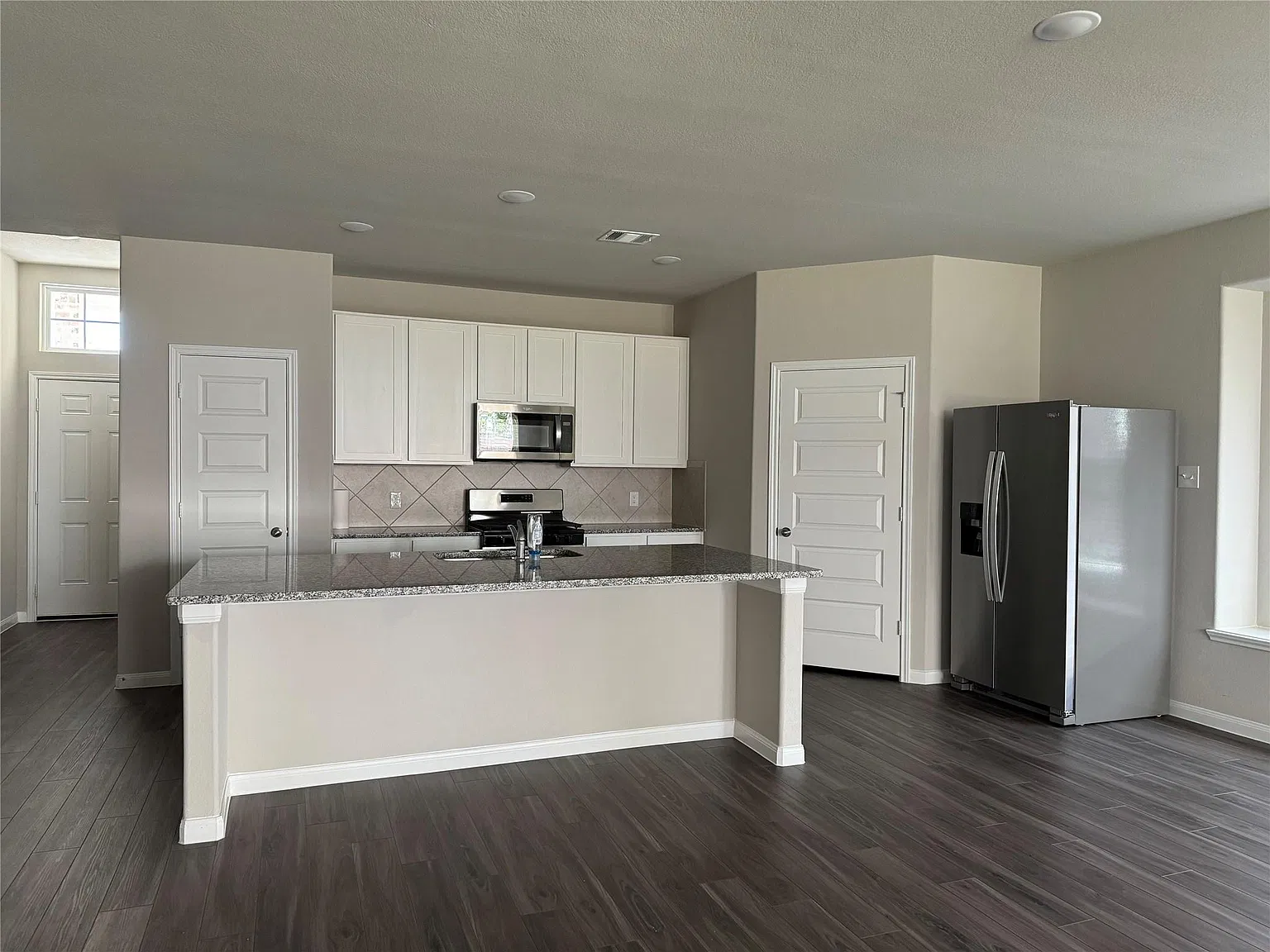 3 bed, 2.0 bath, $2,150 — Photo 3