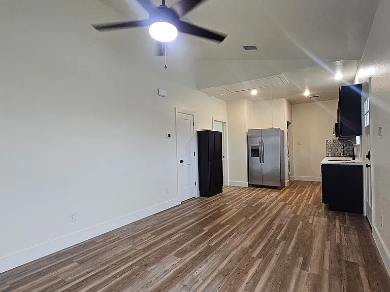 3817 Yellowstone Pl — Photo 2