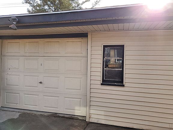 Garage.