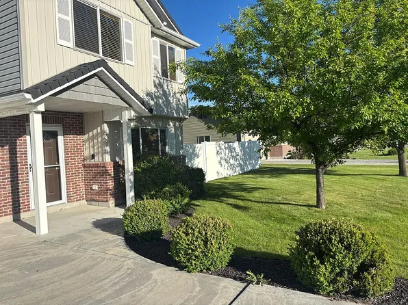 1150 N Hammerstone Dr, Idaho Falls, ID 83401