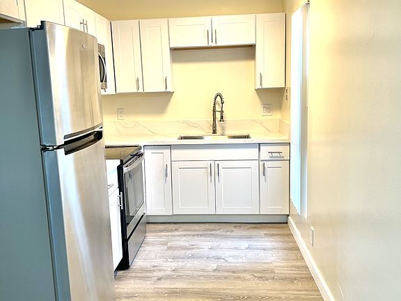4th image of 1707 Chalcedony St #11