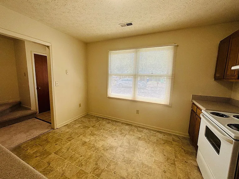 1707 Emerald St — Photo 3