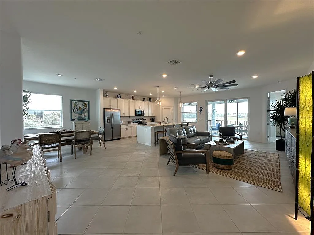3 bed, 2.0 bath, 2110 sqft, $2,800 — Photo 4