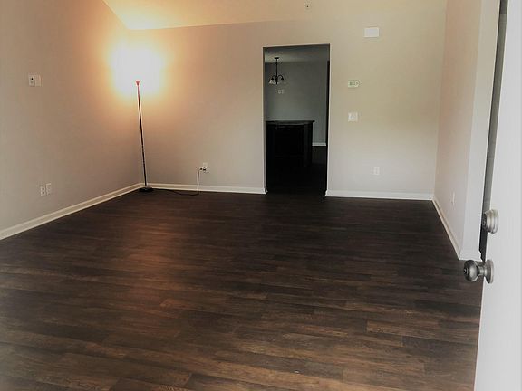 3rd image of 2434 N Illinois St