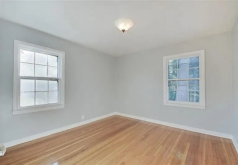 702 W 42nd St — Photo 11