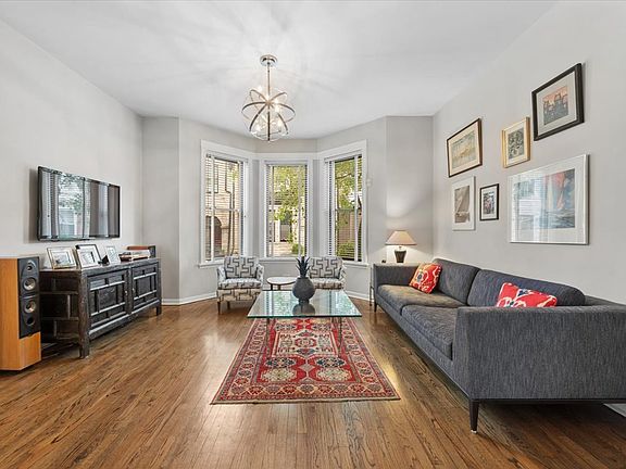 5th image of 3822 N Alta Vista Ter