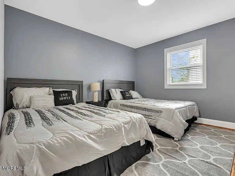 1145 Roe Ave — Photo 9