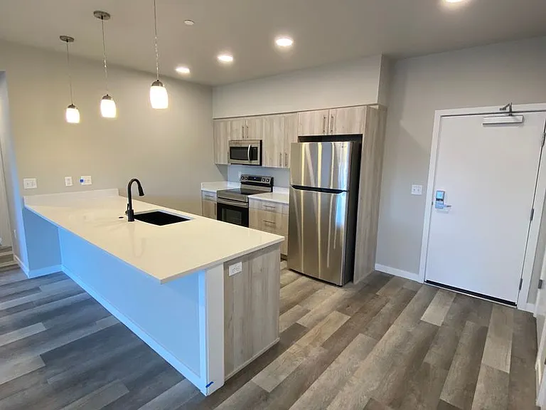 Booster Court — Photo 8