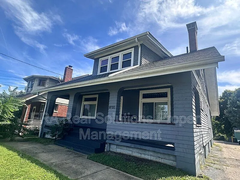 3 bed, 1.0 bath, $1,600 — Photo 1