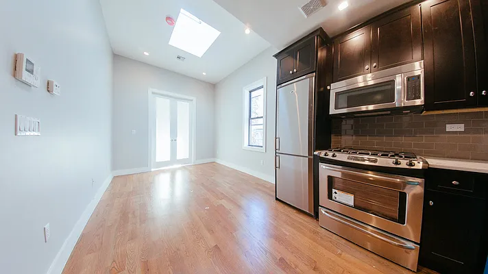 Rented by P Management | media 44