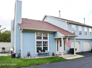 220 Fir Ct, Streamwood, IL 60107