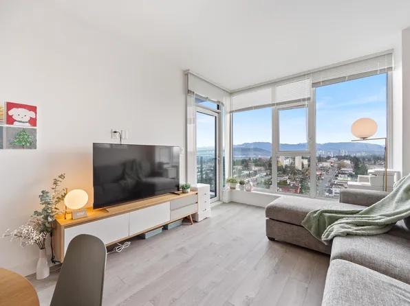 7303 Noble Ln #2106, Burnaby, BC V3N 0H2