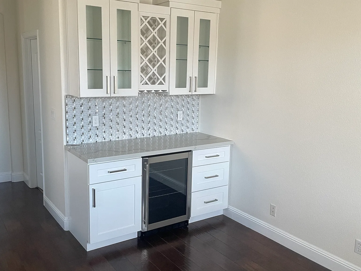 3 bed, 2638 sqft, $4,495 — Photo 4