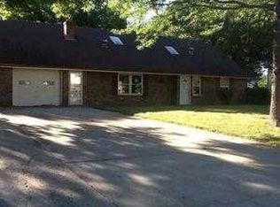 608 Gann Ln, Greenwood, MO 64034